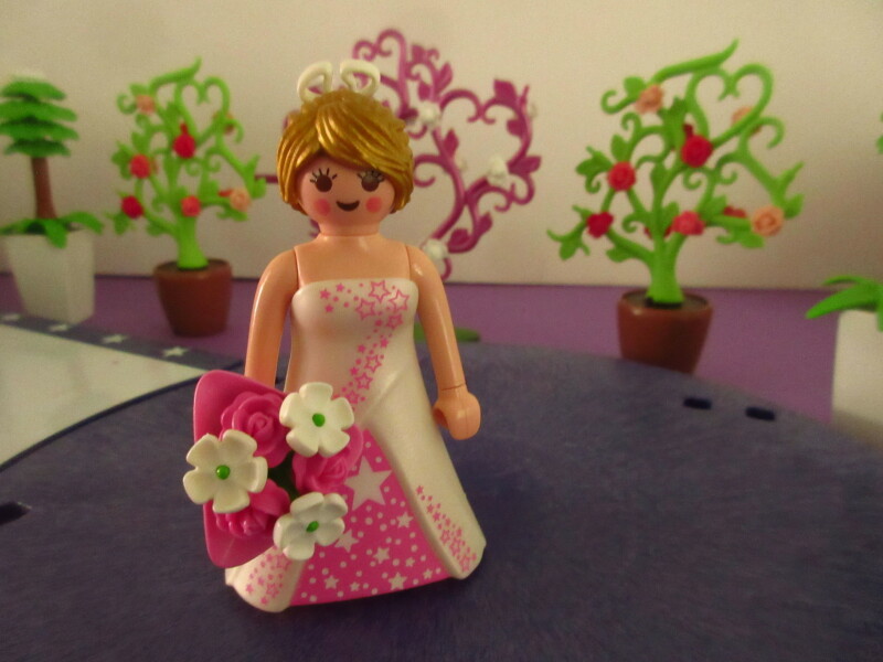 It's spring time for the Playmobil people in our house...