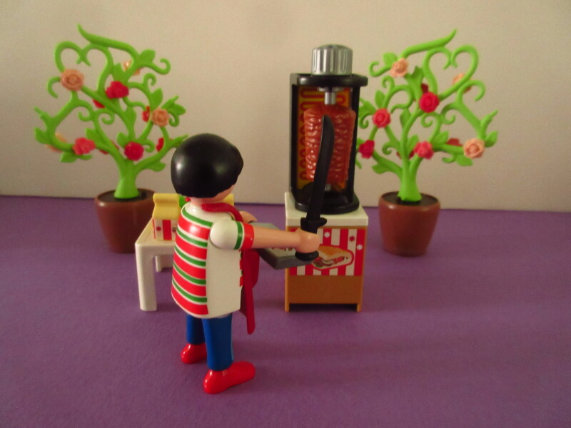 It's spring time for the Playmobil people in our house...