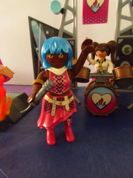 It's spring time for the Playmobil people in our house...