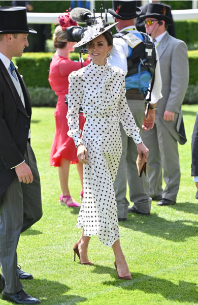 Royal Style: a day starts well if it starts with Mary of Teck.