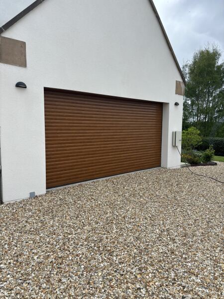 What colour front door with pebble grey windows please??