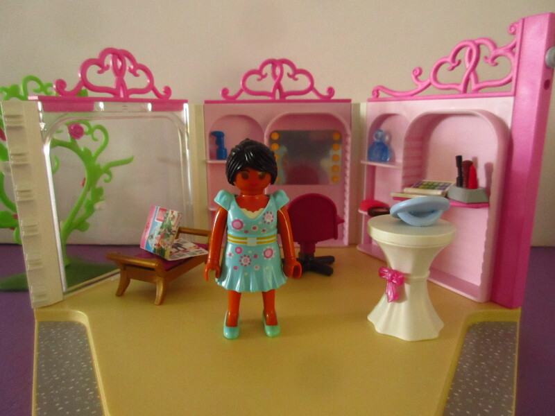 It's spring time for the Playmobil people in our house...