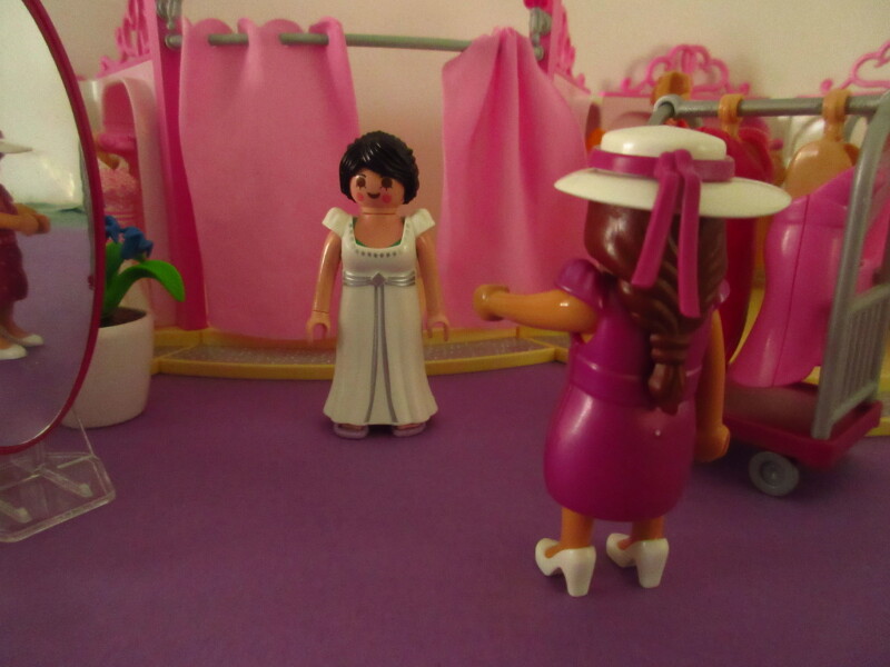 It's spring time for the Playmobil people in our house...