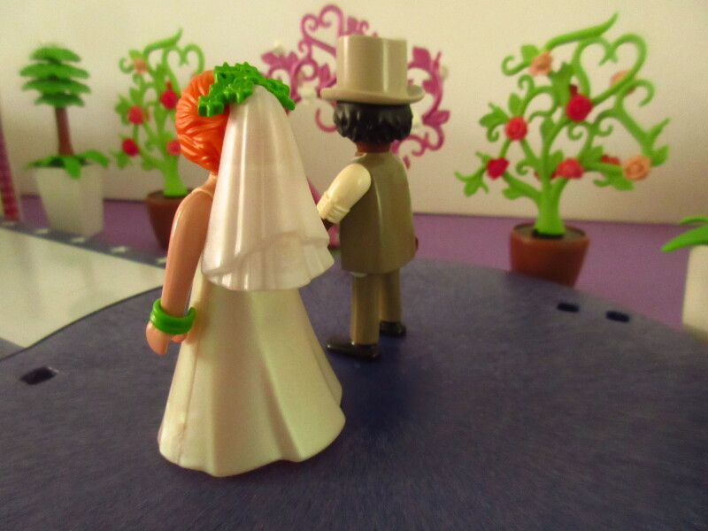 It's spring time for the Playmobil people in our house...
