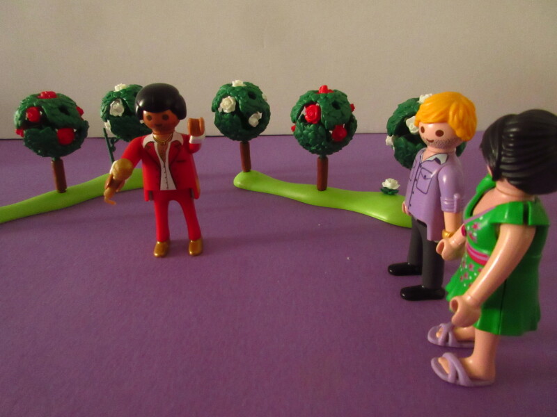 It's spring time for the Playmobil people in our house...