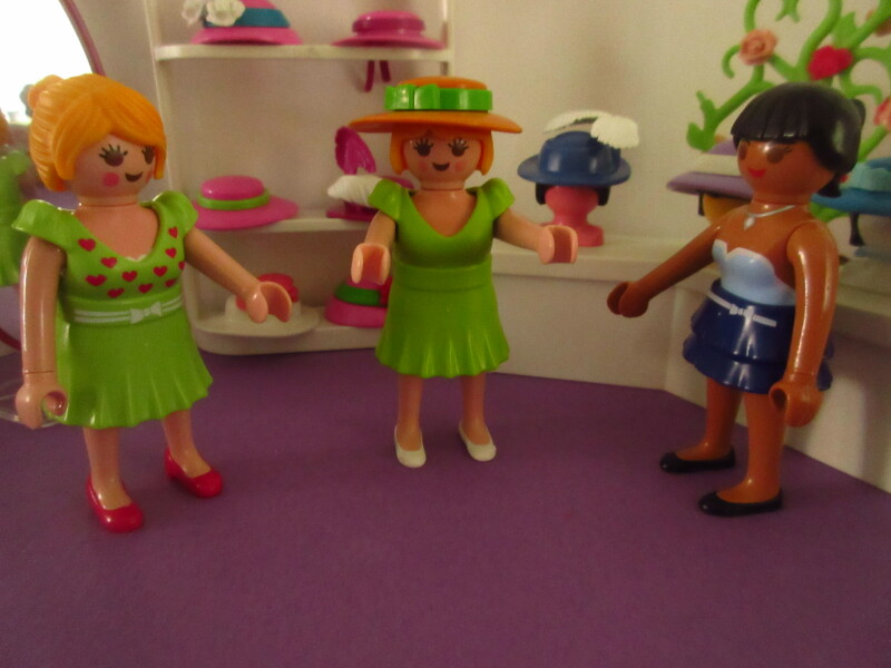 It's spring time for the Playmobil people in our house...