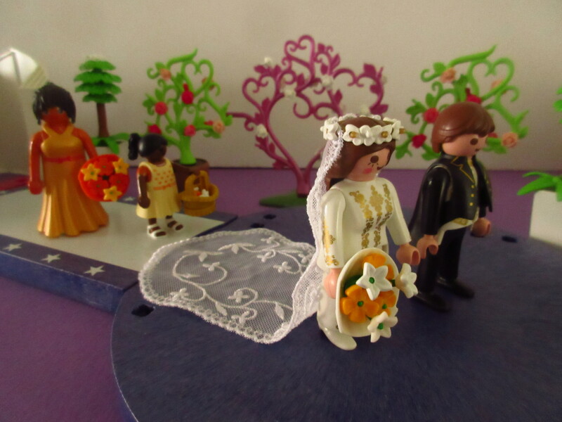 It's spring time for the Playmobil people in our house...