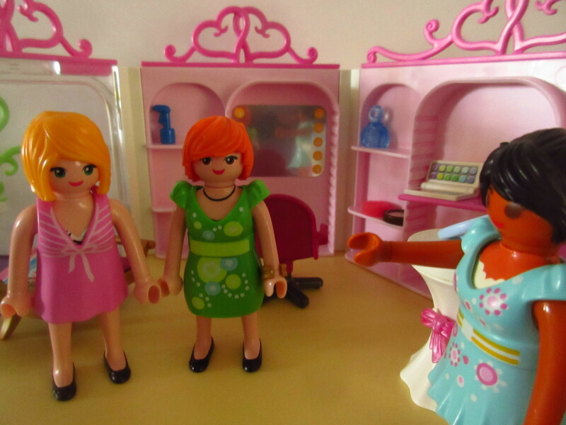 It's spring time for the Playmobil people in our house...