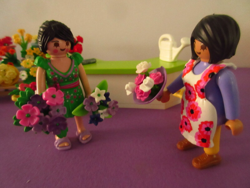 It's spring time for the Playmobil people in our house...