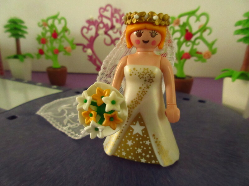 It's spring time for the Playmobil people in our house...