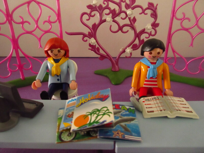 It's spring time for the Playmobil people in our house...