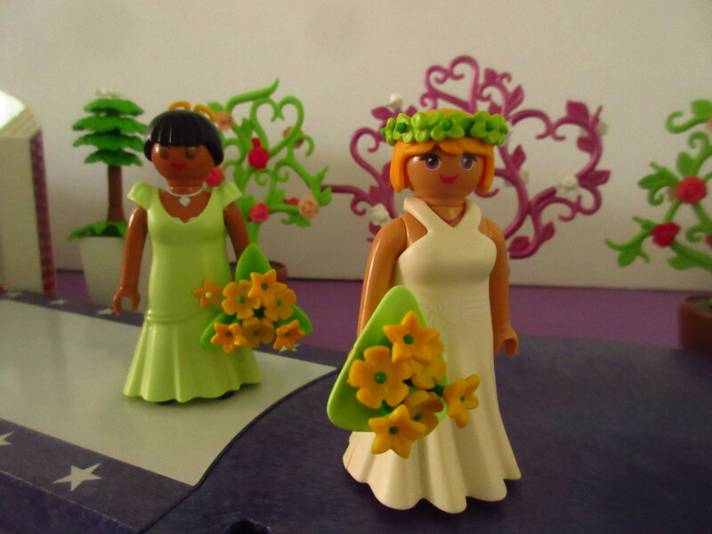 It's spring time for the Playmobil people in our house...