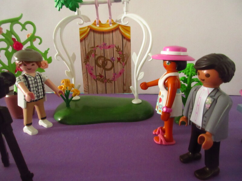 It's spring time for the Playmobil people in our house...