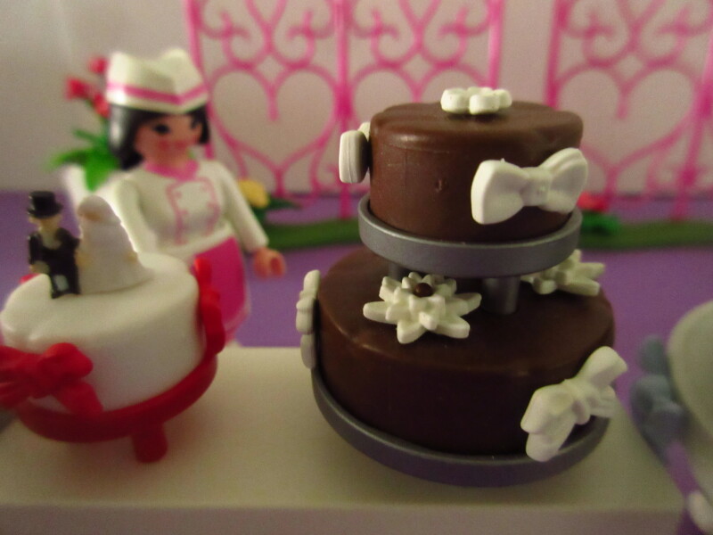 It's spring time for the Playmobil people in our house...