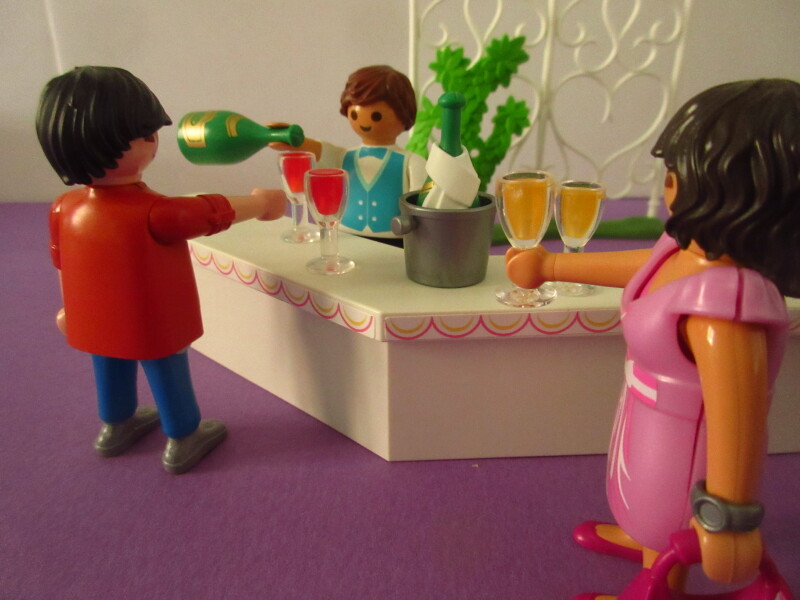 It's spring time for the Playmobil people in our house...