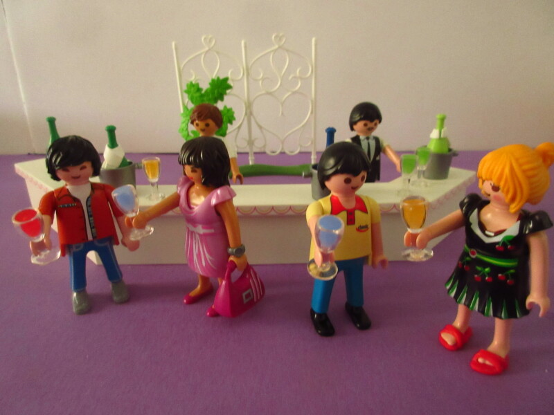 It's spring time for the Playmobil people in our house...