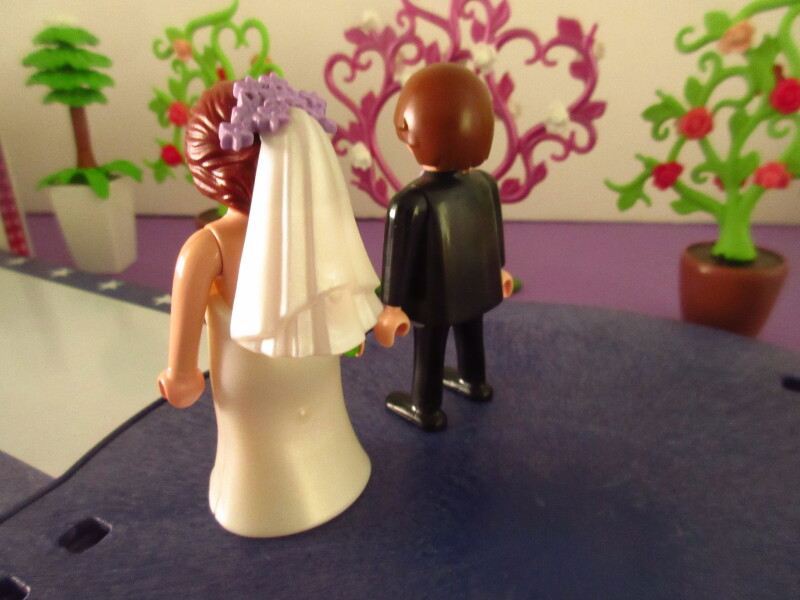 It's spring time for the Playmobil people in our house...