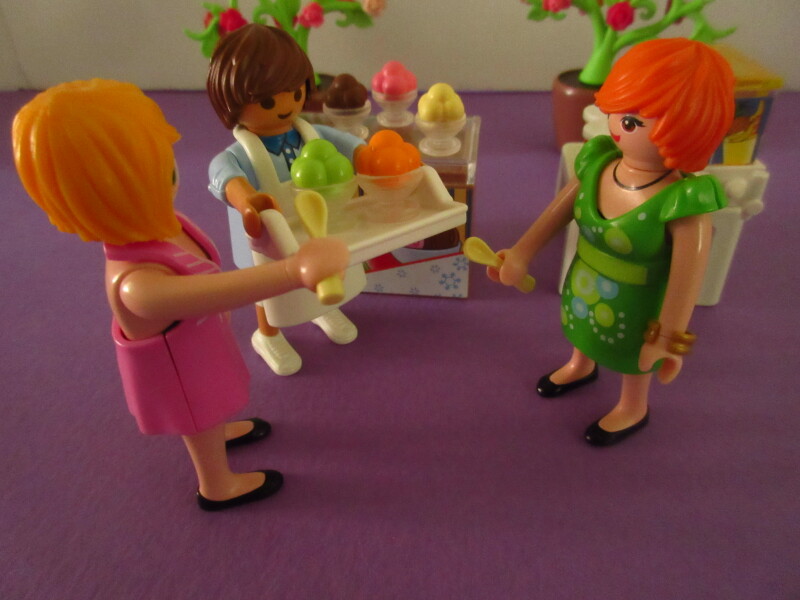 It's spring time for the Playmobil people in our house...