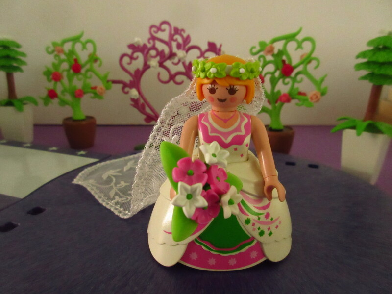 It's spring time for the Playmobil people in our house...