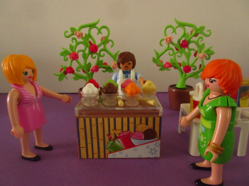 It's spring time for the Playmobil people in our house...