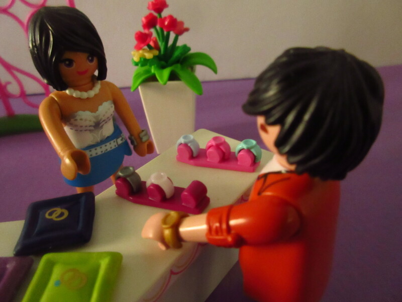 It's spring time for the Playmobil people in our house...