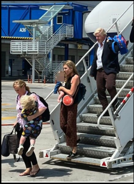 Husband wouldn’t help me on flight with children because he paid for holiday