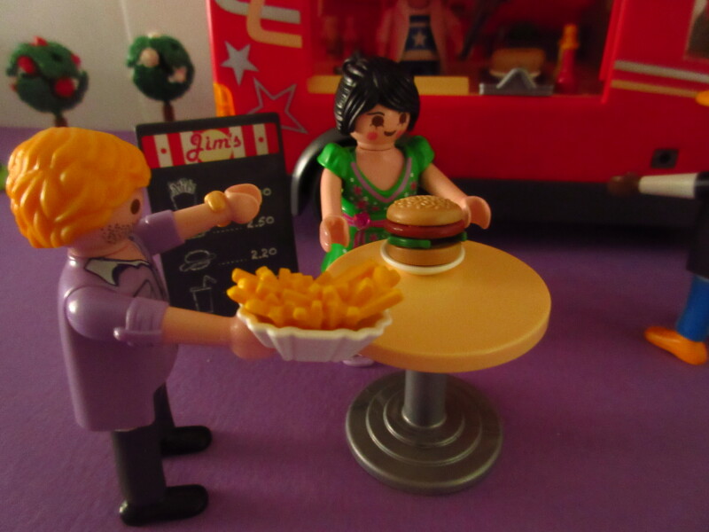 It's spring time for the Playmobil people in our house...