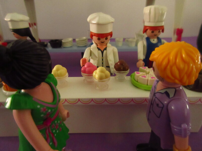 It's spring time for the Playmobil people in our house...