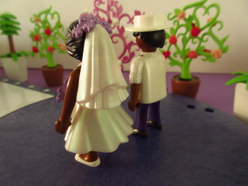It's spring time for the Playmobil people in our house...