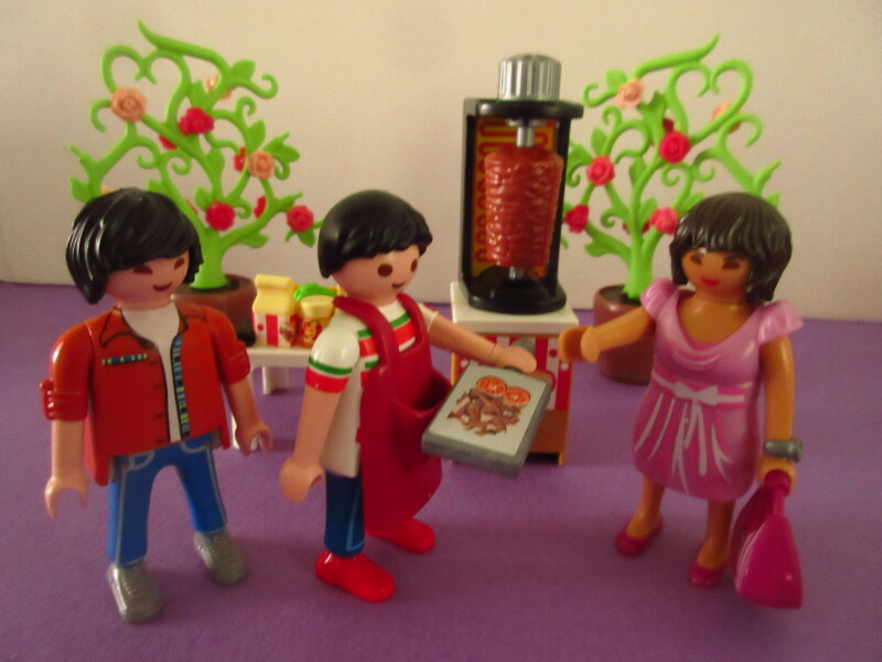 It's spring time for the Playmobil people in our house...