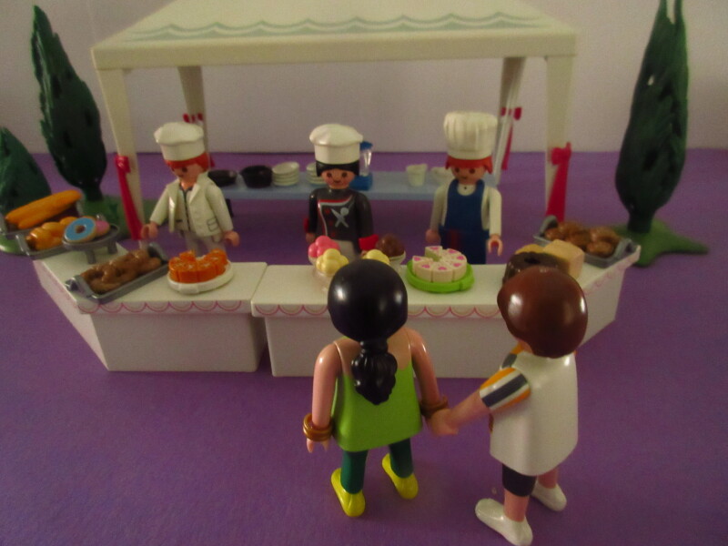 It's spring time for the Playmobil people in our house...