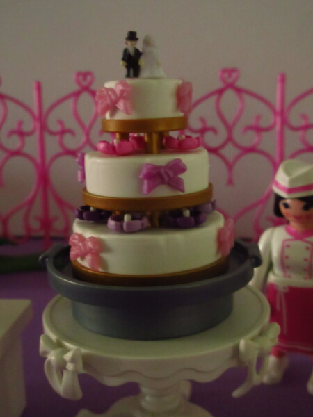 It's spring time for the Playmobil people in our house...