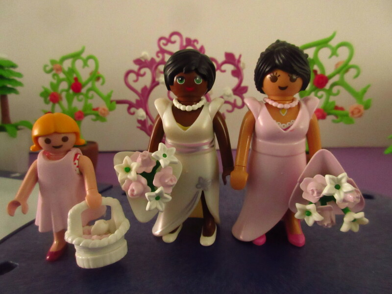 It's spring time for the Playmobil people in our house...