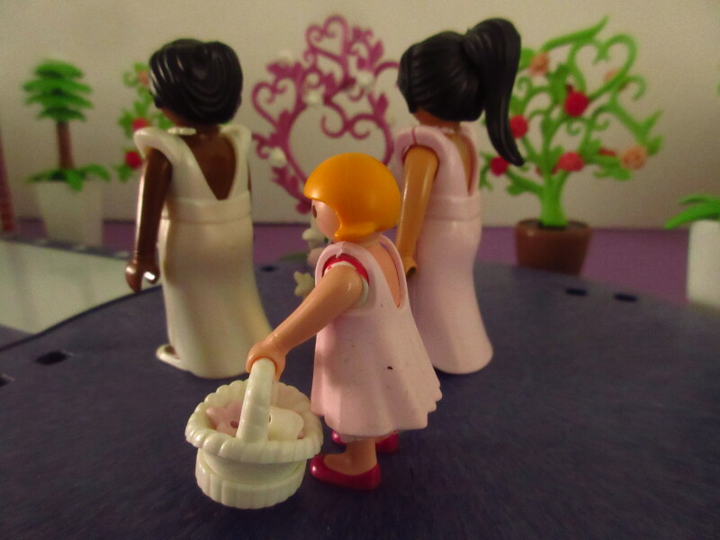 It's spring time for the Playmobil people in our house...