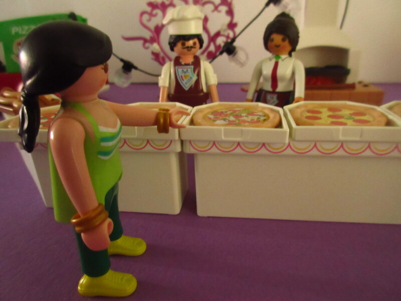 It's spring time for the Playmobil people in our house...