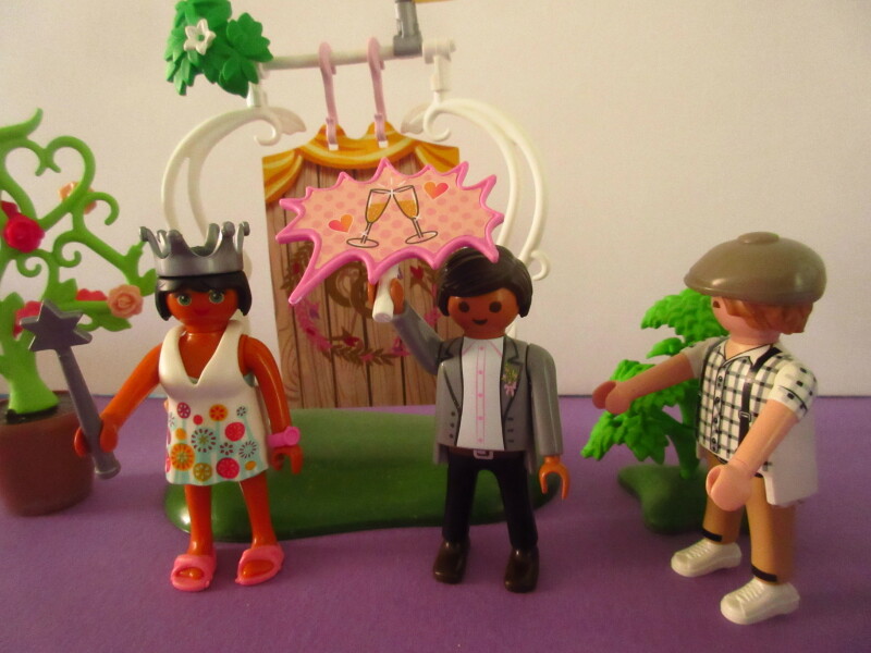 It's spring time for the Playmobil people in our house...