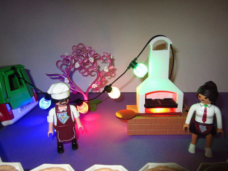 It's spring time for the Playmobil people in our house...