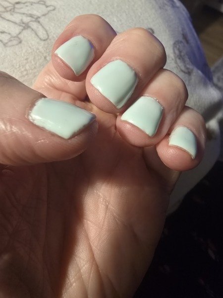 To be disappointed with this gel manicure?