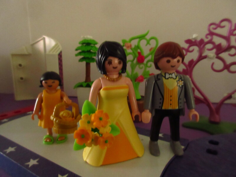 It's spring time for the Playmobil people in our house...