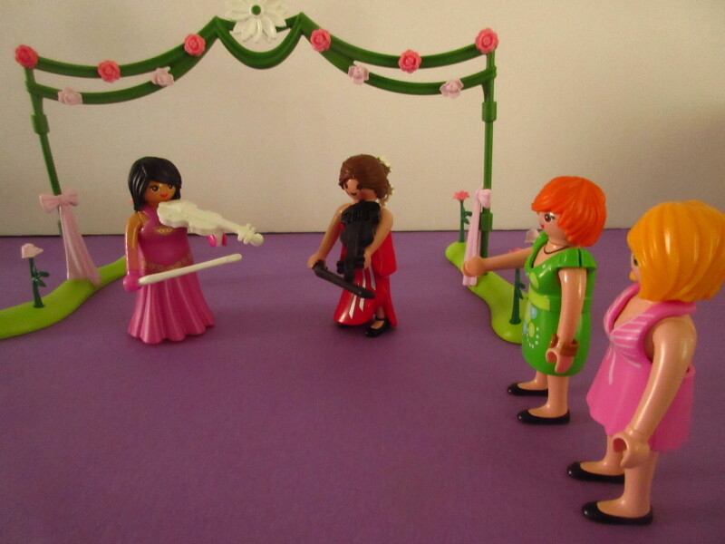 It's spring time for the Playmobil people in our house...