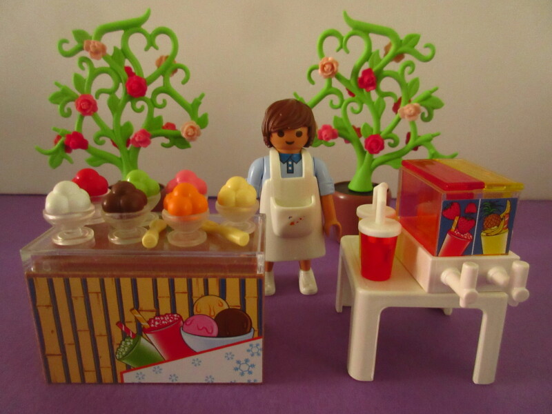 It's spring time for the Playmobil people in our house...