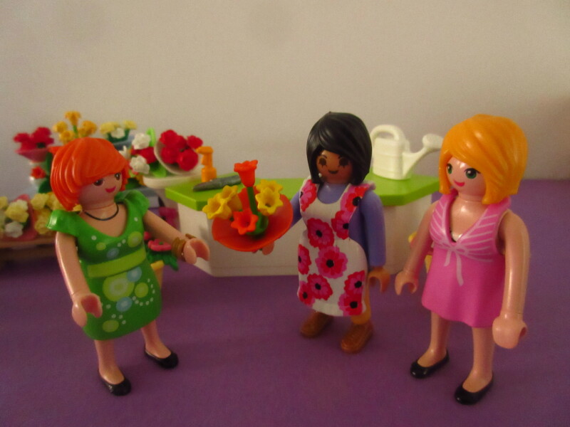 It's spring time for the Playmobil people in our house...