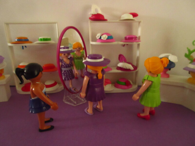 It's spring time for the Playmobil people in our house...