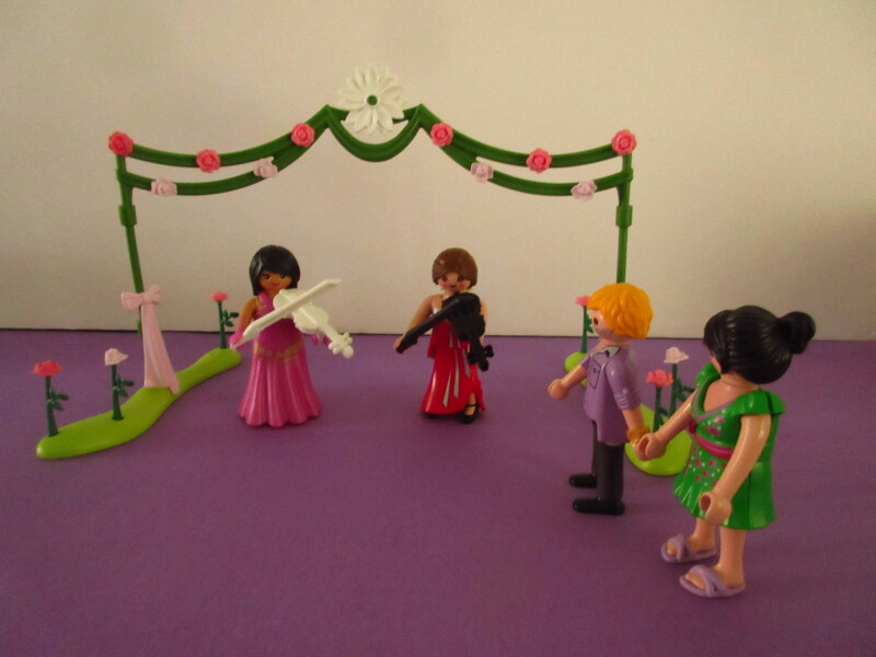 It's spring time for the Playmobil people in our house...