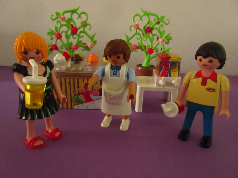 It's spring time for the Playmobil people in our house...