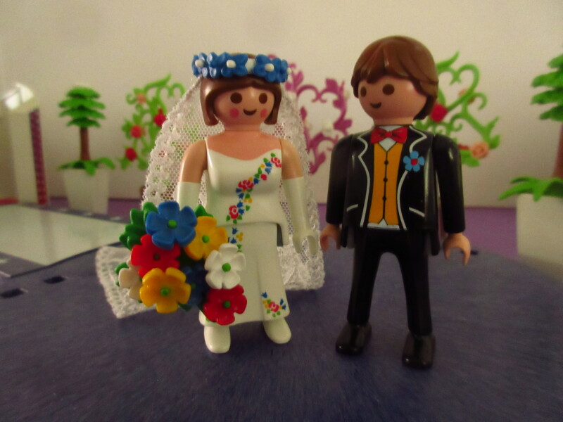 It's spring time for the Playmobil people in our house...