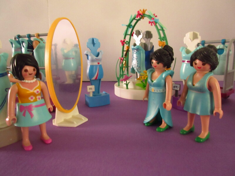 It's spring time for the Playmobil people in our house...