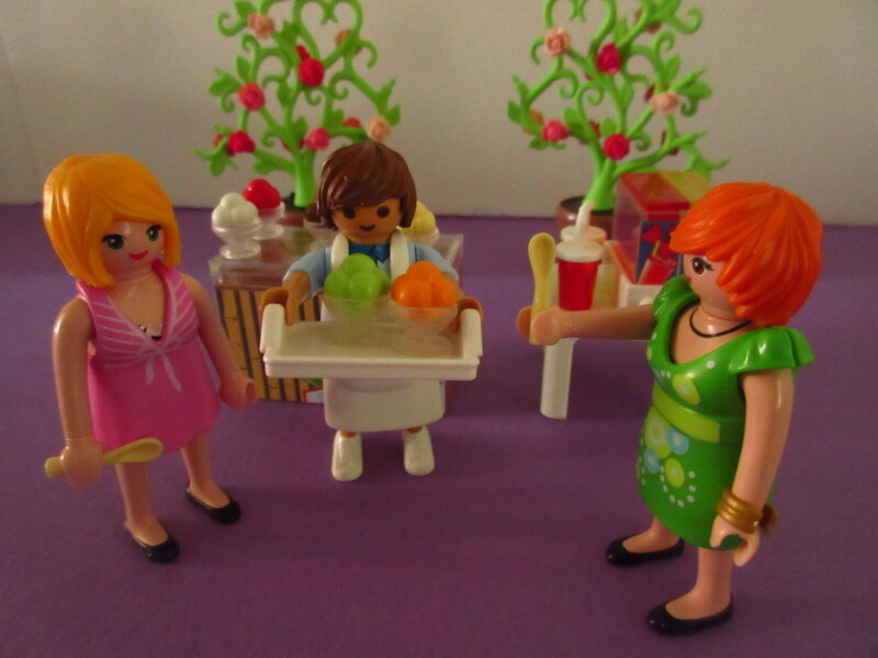 It's spring time for the Playmobil people in our house...