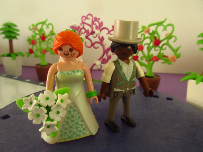 It's spring time for the Playmobil people in our house...