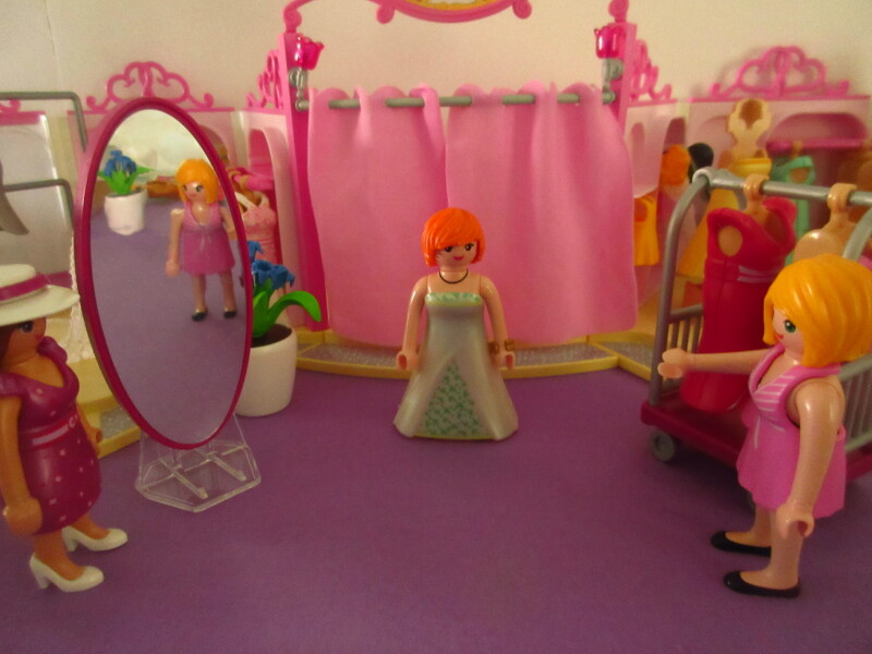 It's spring time for the Playmobil people in our house...